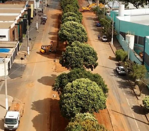 Governo Municipal inicia obras de melhoria viária na Avenida dos Bálsamos
